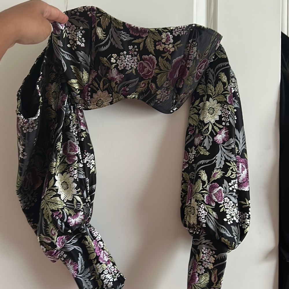 Boohoo off the shoulder top! Women’s size 6